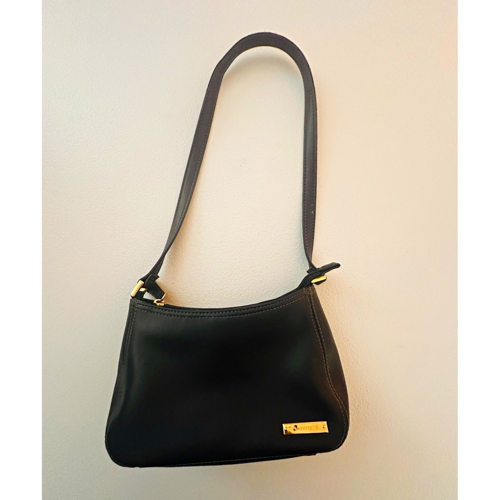 Liz Claiborne Navy Shoulder Bag Zip Closure Gold Hardware Lined Pockets